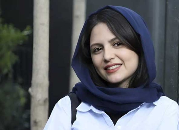 تفریح زمستانی نیلوفر کوخانی و خواهرش نیکی در روز برفی