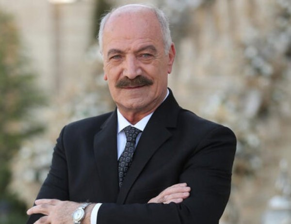 سعید راد میرزا رضا در سریال گیلدخت به همراه دختر و نوه اش