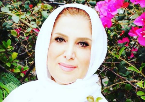 شعر خوانی زیبای ژیلا امیرشاهی از مولانا در خانه اش در کانادا