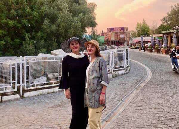 خواهران بازیگر لاله اسکندری در خارج کشور