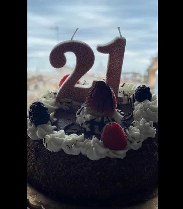 کیک تولد 21سالگی دختر الهام پاوه نژاد
