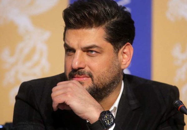 سام درخشانی به همراه مادر جوان و چشم رنگی اش