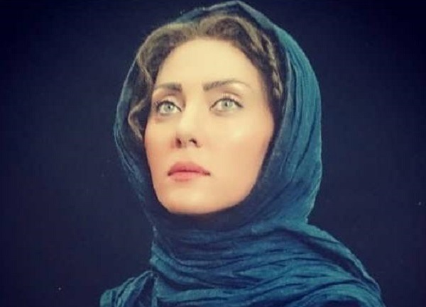 مهسا کرامتی بازیگر چشم رنگی خط قرمز با حنای بندری بر دستانش