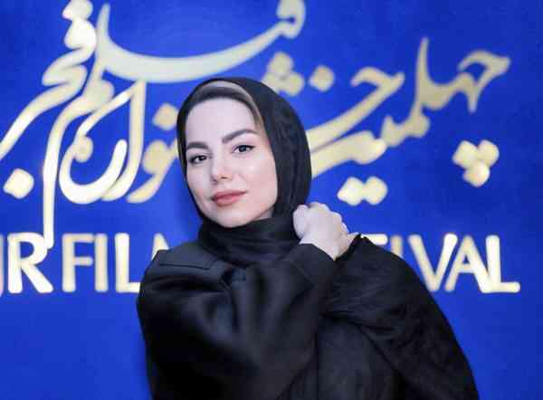 سورپرایز جشن تولد محیا اسناوندی مجری از طرف مادر خواهرها و همسرش