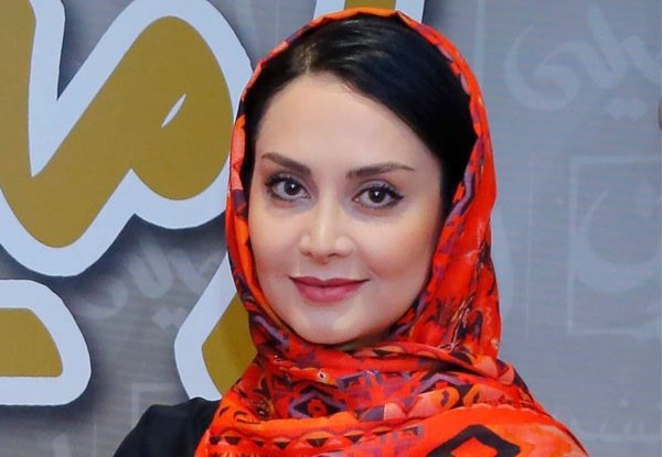 تم طلایی در جشن تولد سورپرایزی خانم بازیگر در رستوران