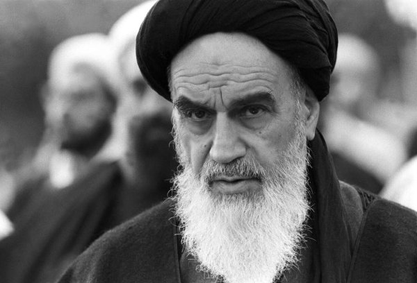 تصاویر نایاب از امام خمینی (ره) با نوههای دختری و پسری