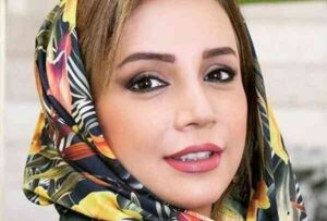 گلدان های زیبای شبنم قلی خانی در حیاط خانه سنتی و باصفایش