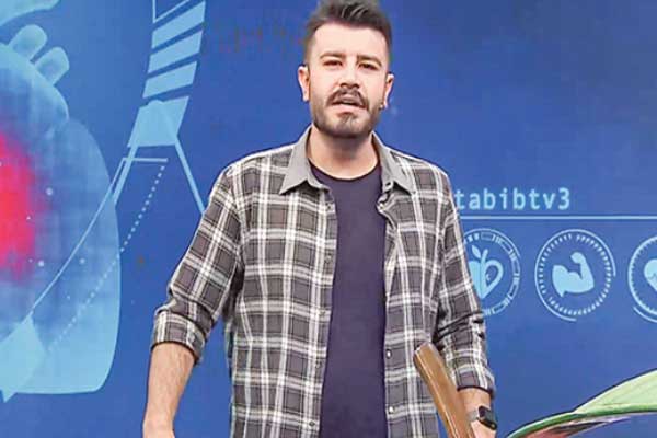 پیمان طالبی مجری جوان با دخترش روی آنتن زنده برنامه «طبیب» را اجرا کرد