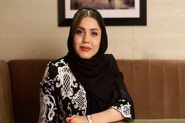 ماجرای جالب همخونه شدن چند بلبل با آزاده زارعی در بالکن زیبای خانه اش
