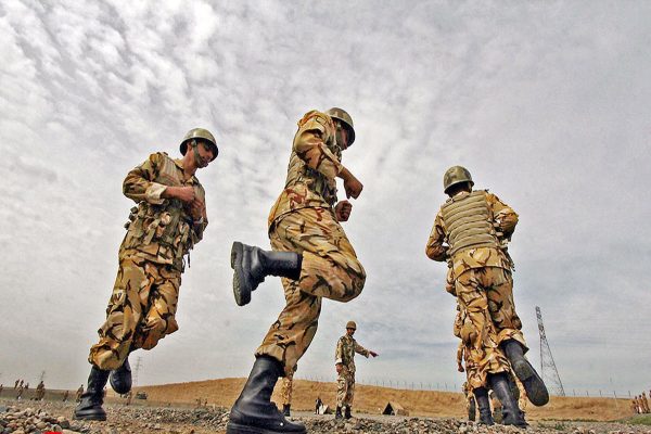 کدام سربازها مجوز دارند که فقط ۱۴ ماه خدمت کنند؟!