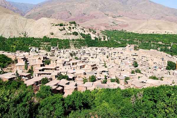 تصویری شگفت انگیز از پشت بامهای طلایی در اطراف مشهد که شوکه می شوید