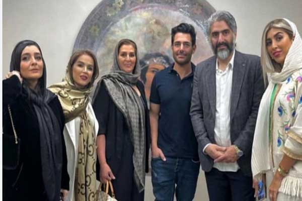 نمایی زیبا از دکوراسیون سالن زیبایی ساره بیات و خواهرش سروین