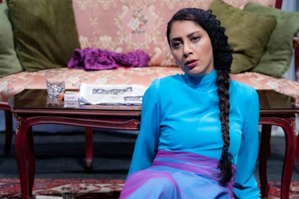 صحنه هایی از نمایش مونا فرجاد تئاتر (اتاقی در هتل) تماشاخانهی ایرانشهر