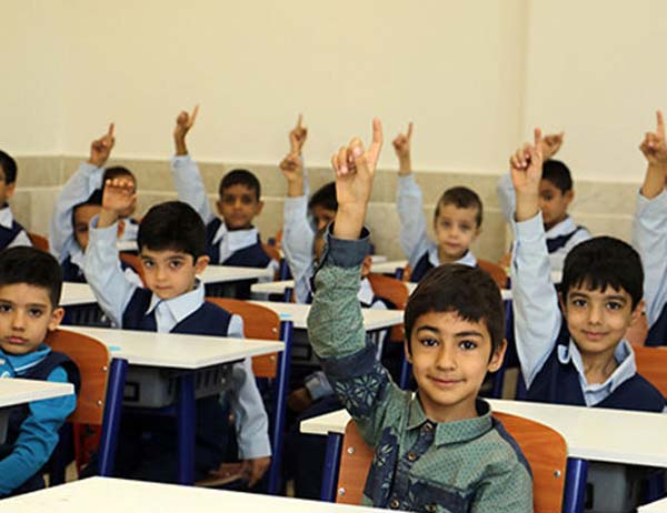 فن بیان قوی دانش آموز ابتدایی در توضیح درس