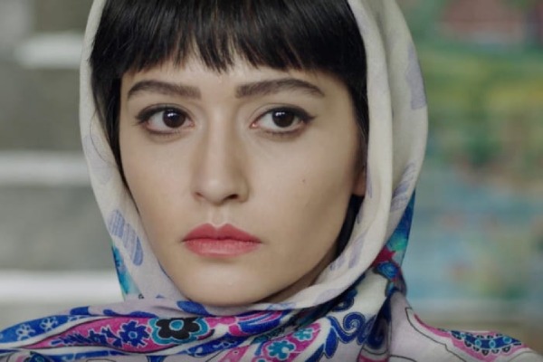 تکنوازی سنتور پردیس احمدیه بازیگر پوست شیر برای خلوت خودش