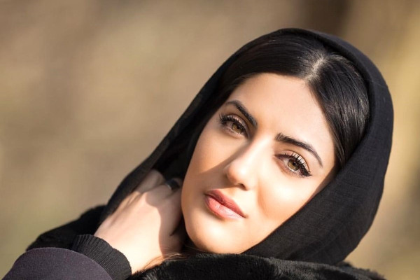 شوکه شدن کاربران از کیف دستی ترسناک هلیا امامی در اکران یک فیلم