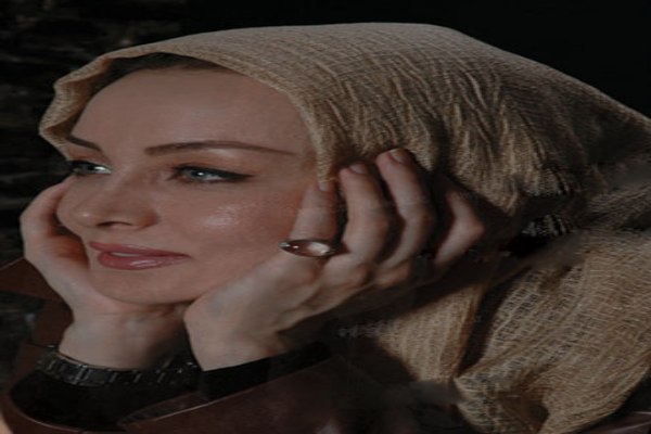 تیپ بامزه حدیث فولادوند به سبک زنان قشقایی که  زیبایی اش همه را متعجب کرد