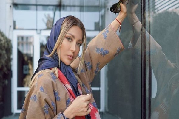سلفی آسانسوری مادر پسری مینا مختاری همسر بهرام رادان با استایل بی نظیر هر روزش