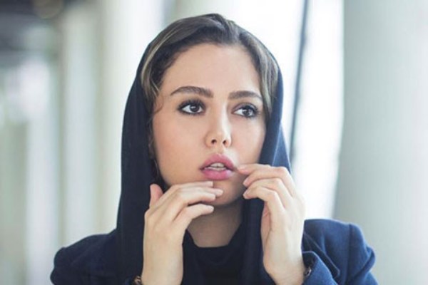 تیپ شیک و مجلسی شادی مختاری در جشنواره خودنمایی کرد