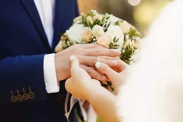 شروط ازدواج دختر خانم برای همسر و پدر شوهر آینده اش / شوکه شدن پدر و پسر