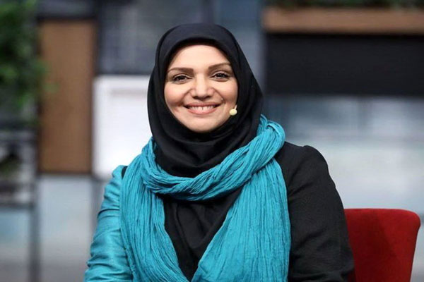هفت سین الهام پاوه نژاد با تم طلایی و شیک که به یاد پدر و مادرش مرحومش پهن کرد