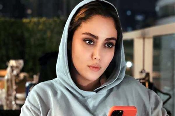 سفره هفت سین شیک و مجلل شادی مختاری در خانه اش / معلومه خیلی با سلیقه اس