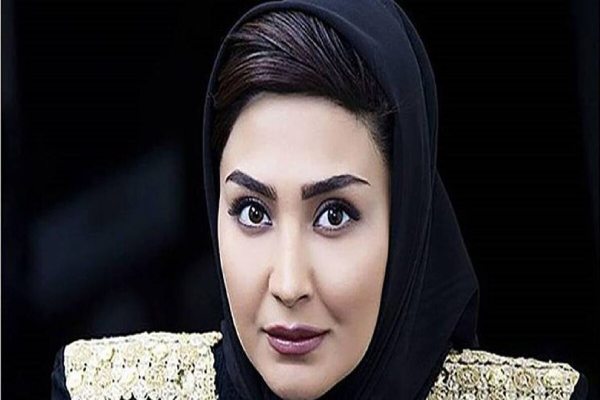 چیدمان مفصل و پر زرق و برق سفره هفت سین مریم معصومی در خانه / دیزاین مجلل مثل یه سفره عقد