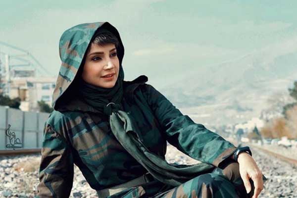 چیدمان شیک و مجلل سفره هفت سین شبنم قلی خانی در سال جدید با گل های زیبای رز