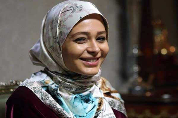 استایل شیک و ساده سانیا سالاری ارغوان دلدادگان با کت و شلوار