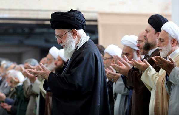 اشک‌های رهبر انقلاب در قنوت نماز عید فطر امسال