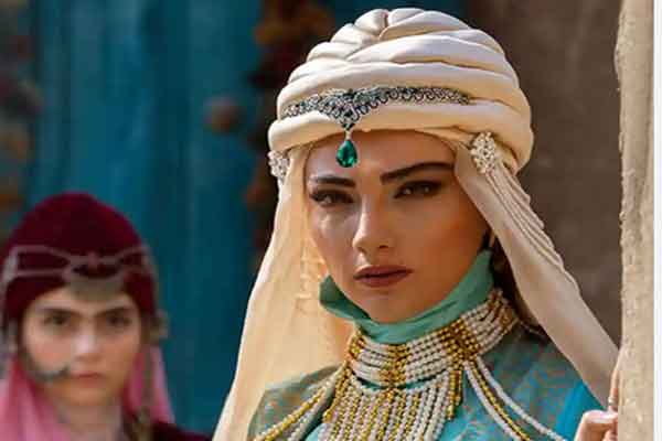 رونمایی محیا دهقانی بازیگر نجلا از استایل زیبا و جذابش در 32 سالگی