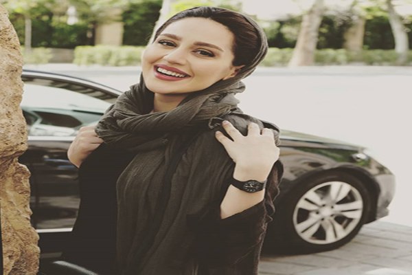 پاساژ گردی میترا رفیع با استایل بسیار شیک / بعد از گیلدخت تغییرات چهره اش جلب توجه کرد