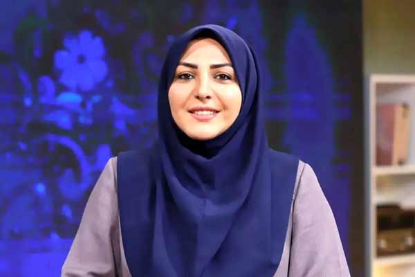 پوشش المیرا شریفی‌مقدم و خاله نرگس در مراسم تشییع رئیس جمهور شهید در مشهد مقدس