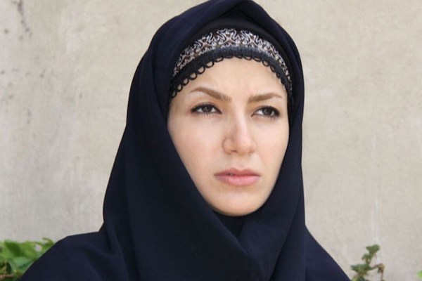 حضور خانم مجری سرشناس تلویزیون با لباس مشکی در مراسم شهید ابراهیم رئیسی