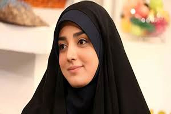 ست مانتو و هد بند طلا کوب ستاره سادات قطبی در جشن تولد 17 سالگی پسرش / امیرعلی از همسر اولشه
