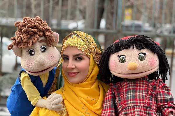 عکس جدید مانلی دختر خاله شادونه وقتی دوست داره لباس مامانو بپوشه / ماشاالله چقدر هم بزرگ شده