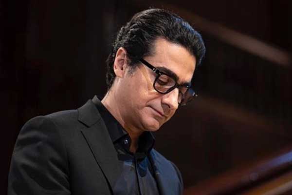 پست جدید همایون شجریان با چهره متفاوت پس از جنجال‌های اخیر با سحر دولتشاهی / ریش بلند سفیدش جلب توجه کرد