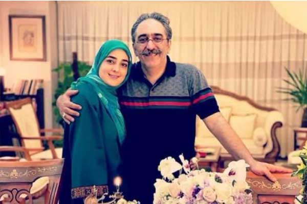 تزئینات شیک و لوکس خانه شهرام شکیبا با استفاده از مبلمان ساده و قابهای خاص / سلیقه استثنایی همسرش بی نظیره