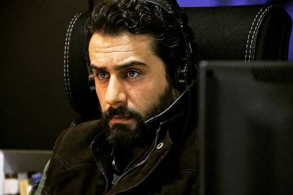 چهره شکسته بازیگر سریال خانه ما در اکران فیلم جدیدش / موهای فر و سفید وحید رهبانی جلب توجه کرد