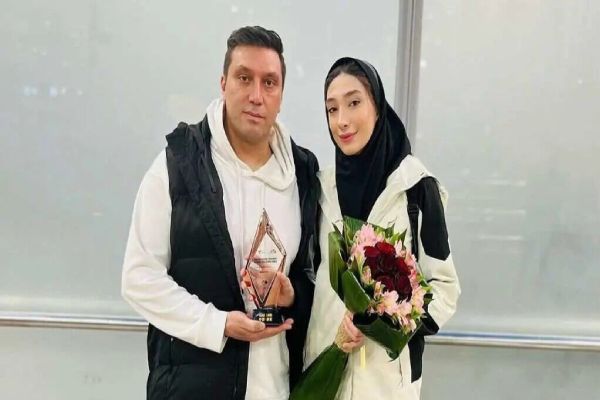 تصویری از پدر مبینا نعمت‌زاده در پیاده روی اربعین امسال با یک پیام خاص