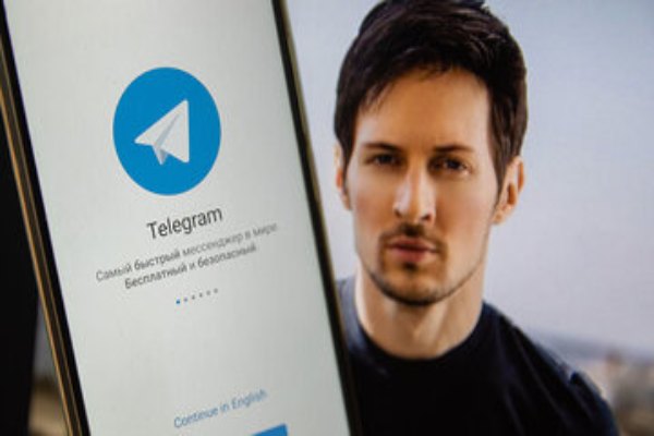آخرین تصویر ثبت شده از پاول دورف مالک تلگرام قبل دستگیری همراه با یک دختر