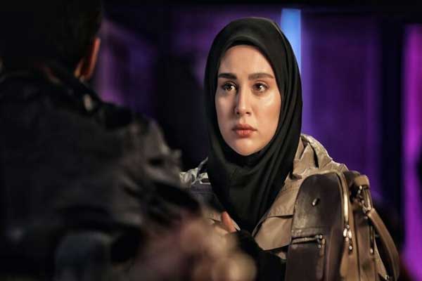 استایل خیابانی “میترا رفیع” در خارج از کشور / مدلینگ گلناز سریال گیلدخت با استایلی سیاه و سفید