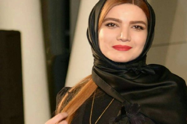 بدل خانم بازیگر معروف که در صحنه های سخت و تصادف ها به جای ایشان بازی می کند / عجب شباهتی