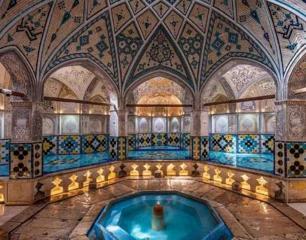 شنا در حمام فین کاشان