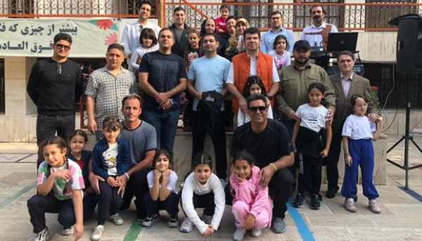 منوچهر هادی در مدرسه دخترش