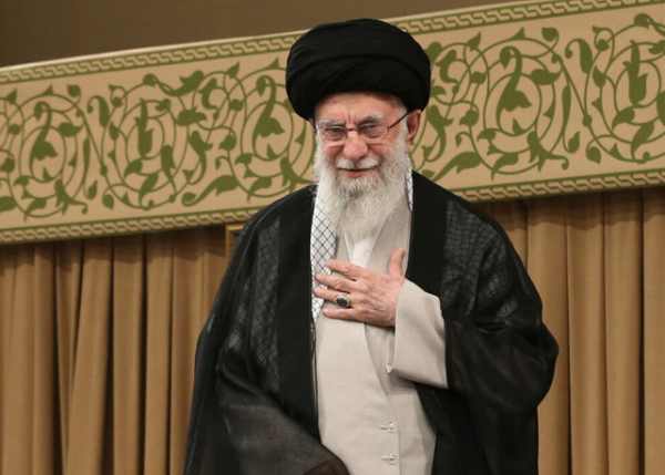 هدیه انگشتر آیت الله خامنه ای برای خواستگاری هدیه انگشتر رهبر انقلاب