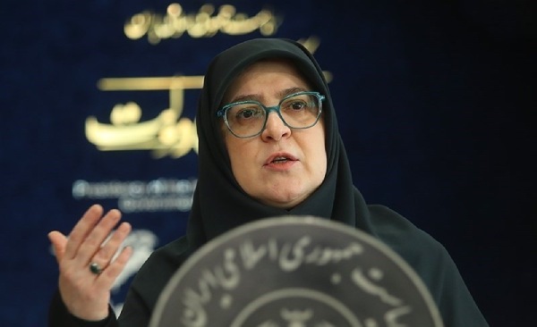 دختر دانشجوی علوم و تحقیقات
