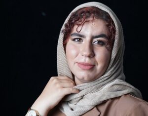 عکس جدید صهبا شرافتی؛ روناک سریال “نون خ” در باغ فردوس / رونمایی از ست کاربنی بازیگر جوان برای زمستان