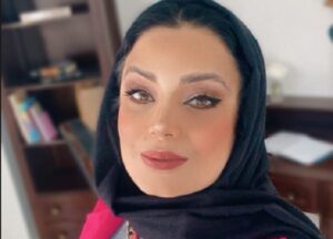 هفت سین زیبای صبا راد و مانی رهنما با ظروف زیبای آبی / اشعار زیبای خانم مجری در لحظه تحویل سال
