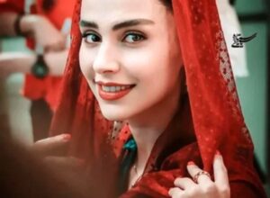 سفر خارجی لاله مرزبان؛ بازیگر نازگل “ستایش 3” در پاریس / تیپ متفاوت هنرمند معروف به سبک اروپایی
